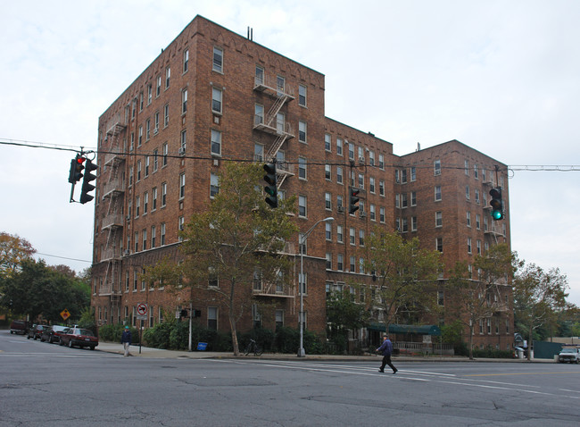 464 Riverdale Ave in Yonkers, NY - Foto de edificio - Building Photo