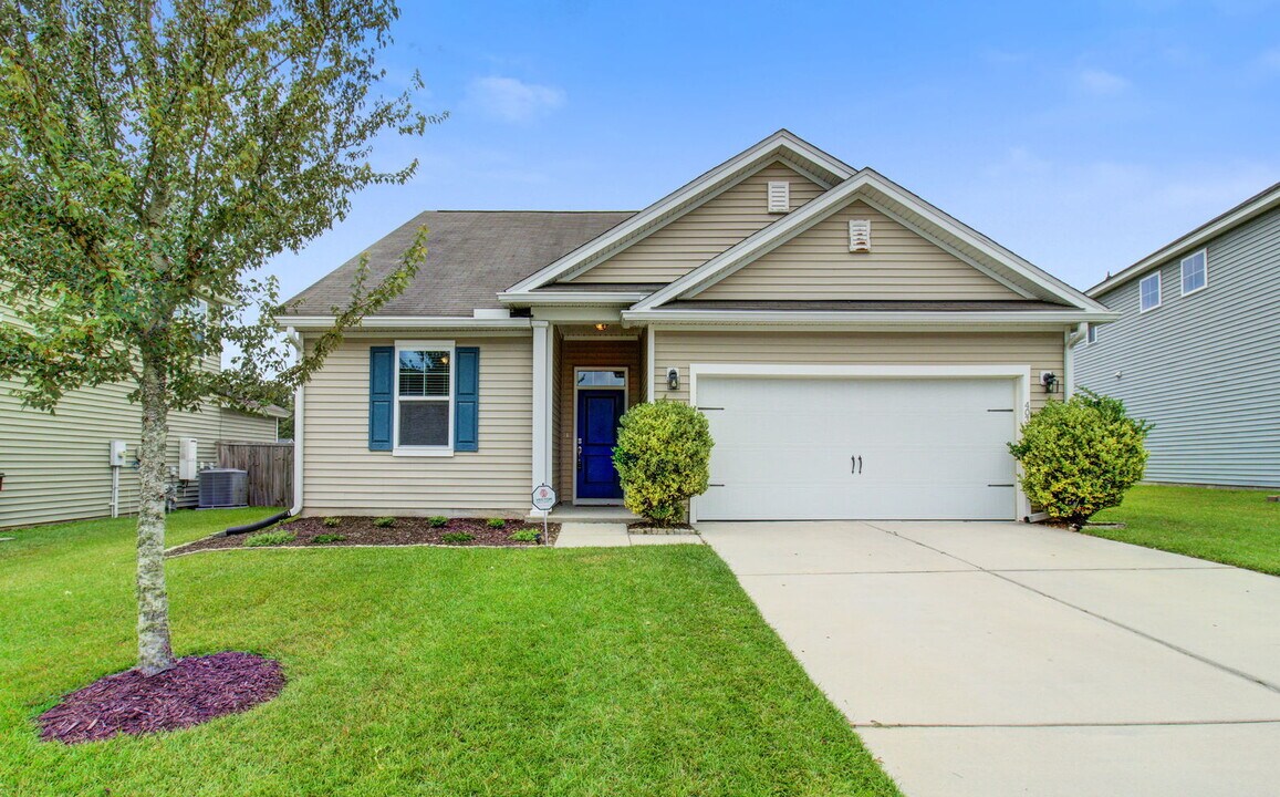 403 War Admiral Ln in Moncks Corner, SC - Foto de edificio