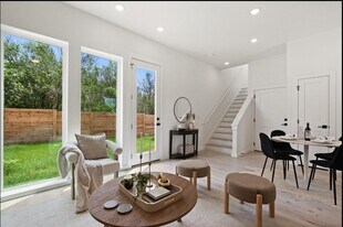 401 N Bluff Dr in Austin, TX - Building Photo