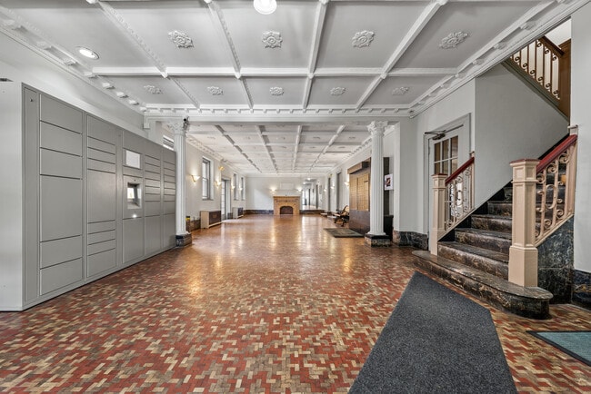Traymore Apartments