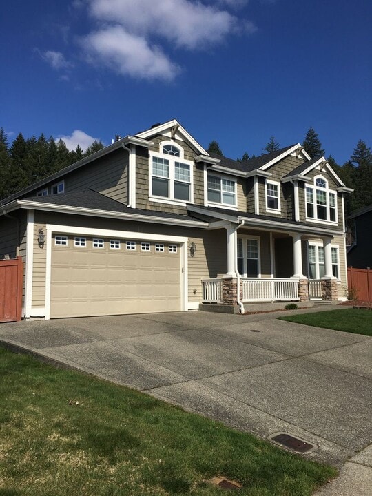 12015 183rd St E in Puyallup, WA - Building Photo