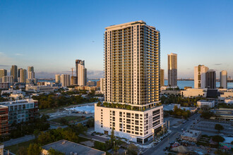 CANVAS in Miami, FL - Foto de edificio - Building Photo