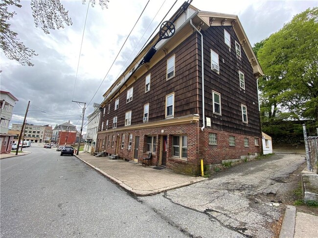 88 Blackstone St in Woonsocket, RI - Building Photo - Building Photo