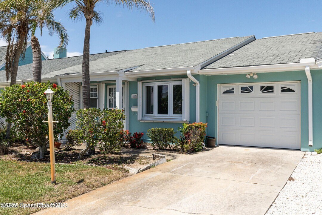 302 Emerald Pl E in Satellite Beach, FL - Building Photo
