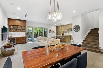 3075 Blaine St in Miami, FL - Building Photo - Building Photo