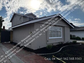 3590 Claremore Ave in Long Beach, CA - Building Photo - Building Photo