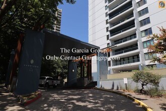 111 SW Harrison St in Portland, OR - Building Photo - Building Photo