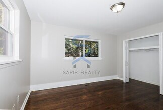 5425 Skyview Dr SW in Atlanta, GA - Building Photo - Building Photo