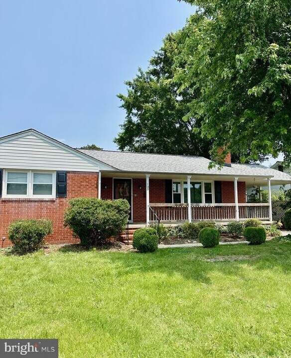 125 Hillcrest Dr in Fredericksburg, VA - Building Photo