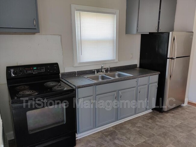 2708 Revolution Pk Dr in Charlotte, NC - Foto de edificio - Building Photo