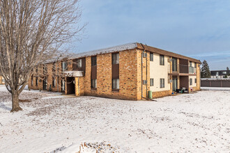 Allen Avenue in West St. Paul, MN - Foto de edificio - Building Photo