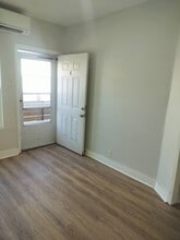 1321 35th St, Unit 4 in Galveston, TX - Foto de edificio - Building Photo