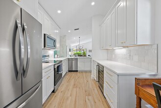 15 Commodore Pl in Palm Beach Gardens, FL - Building Photo - Building Photo