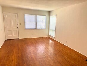 1037 Ocean Park Blvd, Unit ALowerFront in Santa Monica, CA - Foto de edificio - Building Photo