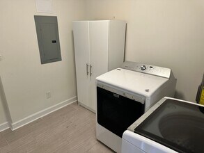 4225 Abbeydale Dr in Charlotte, NC - Building Photo - Building Photo