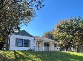314 W Clarendon Dr in Dallas, TX - Building Photo