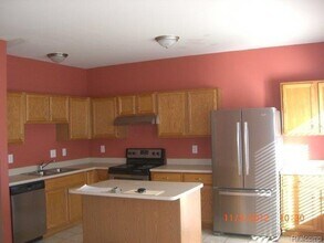 36366 Dominion Cir in Sterling Heights, MI - Foto de edificio - Building Photo