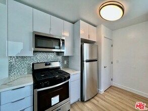 2012 S Bedford St in Los Angeles, CA - Building Photo - Building Photo