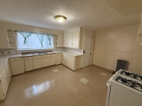 60-62-62 Acushnet Ave in Springfield, MA - Foto de edificio - Building Photo