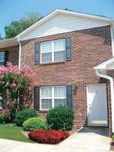 Laurel Forest in Hickory, NC - Foto de edificio - Building Photo