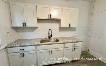 2201 Oakdale Rd in Cleveland Heights, OH - Building Photo - Building Photo