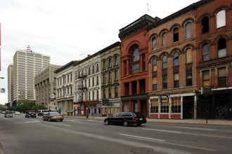 123 W Main St in Louisville, KY - Building Photo - Building Photo