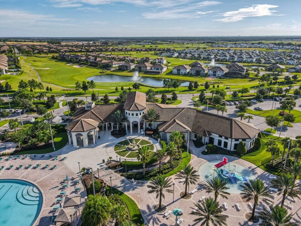 1520 Oasis Club Blvd in Four Corners, FL - Building Photo
