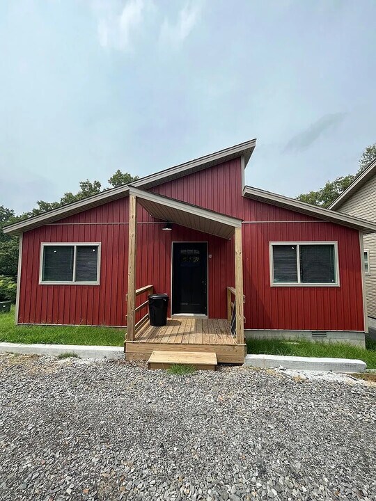 7002 Old Tom Box Rd, Unit B in Jacksonville, AR - Building Photo