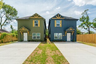 7126 Bywood St in Houston, TX - Building Photo