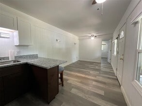 310 E Jack Ave in Baytown, TX - Building Photo - Building Photo