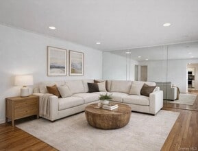 31 Evelyn Ln in Syosset, NY - Building Photo - Building Photo