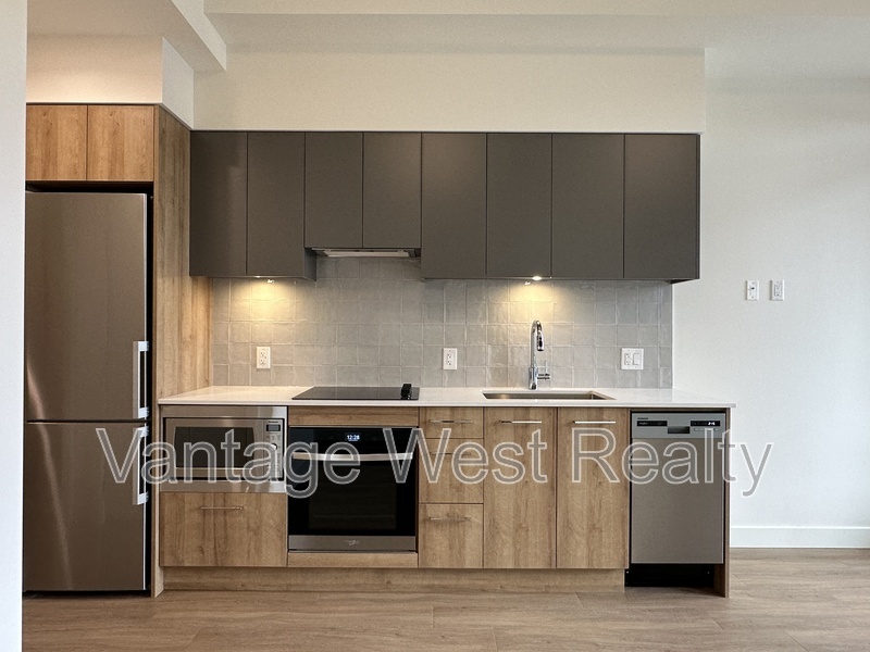 3801-3801 Capozzi Rd in Kelowna, BC - Building Photo