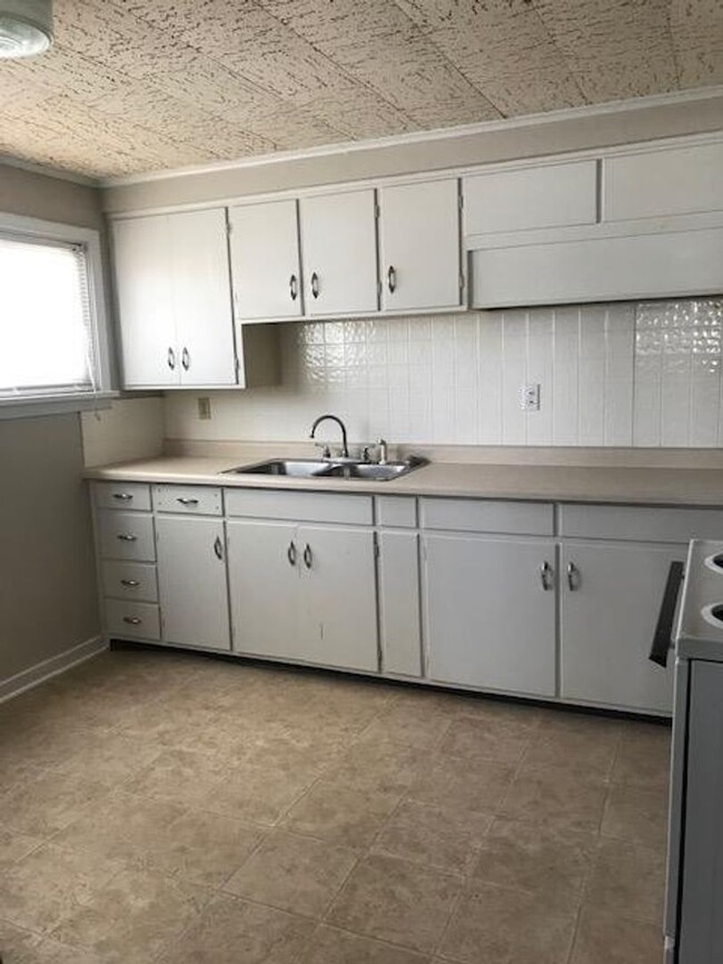 2901 N Pauline Ave, Unit 2905 in Muncie, IN - Building Photo - Building Photo