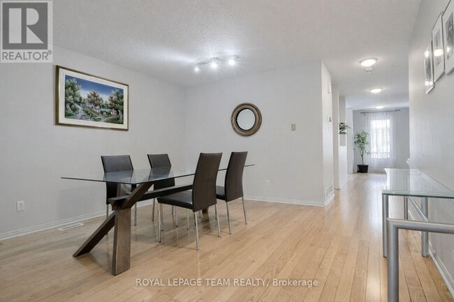 125 Shady Grove St in Ottawa, ON - Building Photo - Building Photo