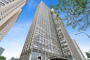 655 W Irving Park Rd, Unit 610 in Chicago, IL - Building Photo