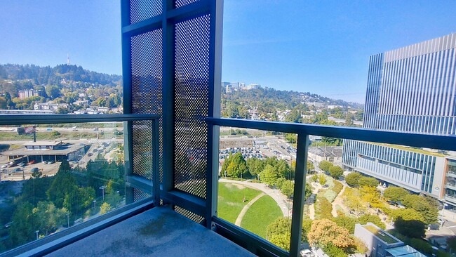 3601 S RIVER Pky in Portland, OR - Building Photo - Building Photo