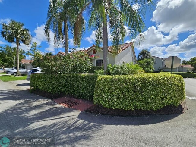 7462 Pinewalk Dr S in Margate, FL - Building Photo - Building Photo