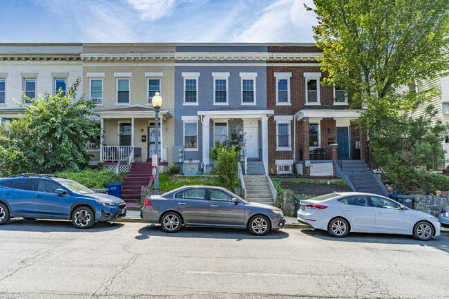 710 Columbia Rd NW in Washington, DC - Building Photo - Building Photo