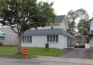 1564 Mount Hope Ave in Rochester, NY - Building Photo - Building Photo