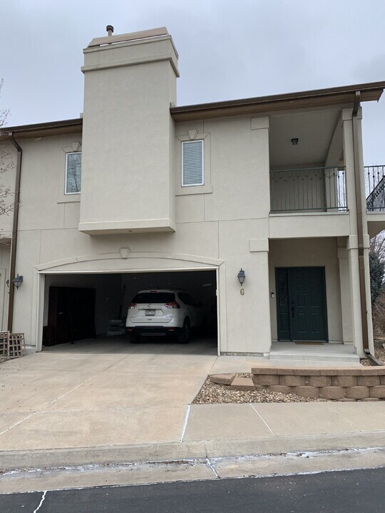 6687 S Forest Way in Centennial, CO - Building Photo