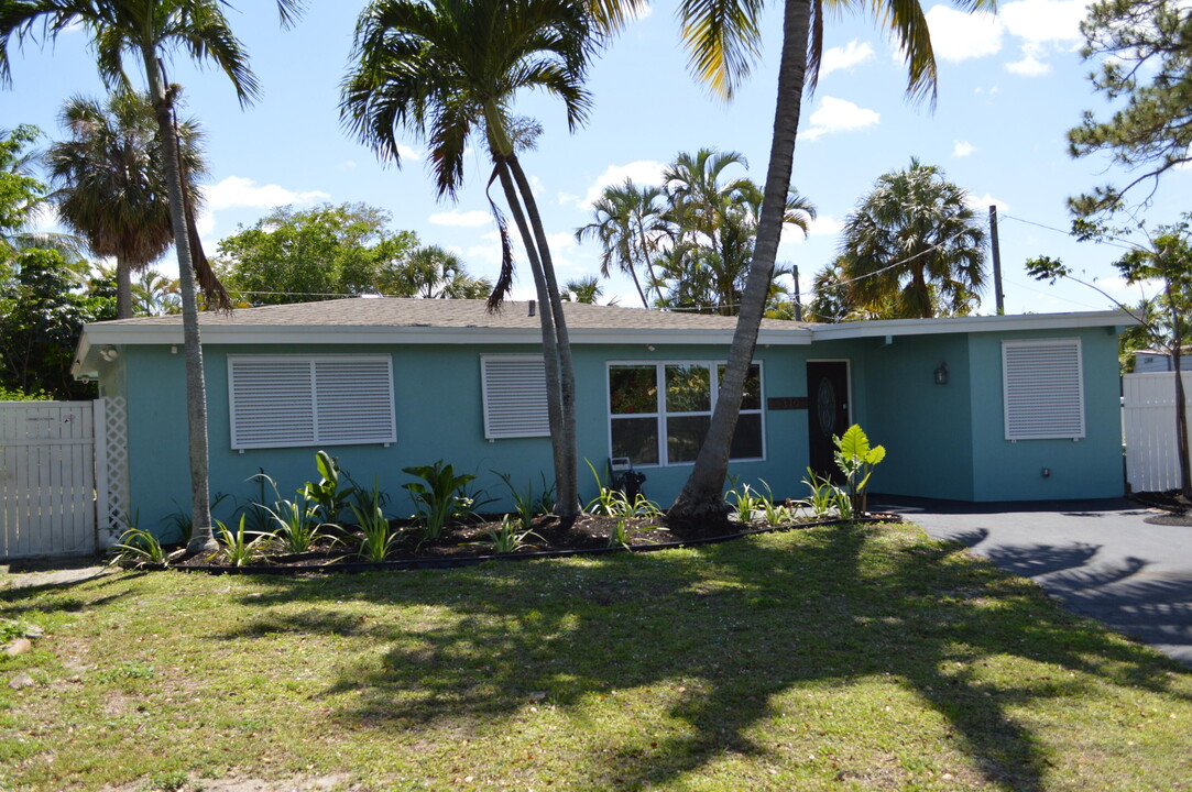 370 SW 14th St in Pompano Beach, FL - Building Photo