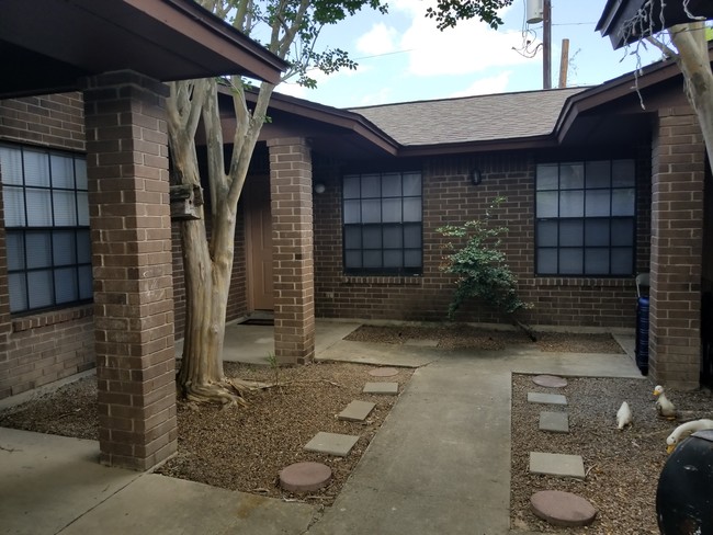 Courtyard on Grimes in Harlingen, TX - Building Photo - Other