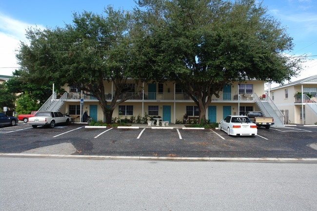 205 Avenida Des Parques N in Venice, FL - Foto de edificio - Building Photo