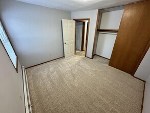 236 Walworth St, Unit 2 in Sharon, WI - Foto de edificio - Building Photo