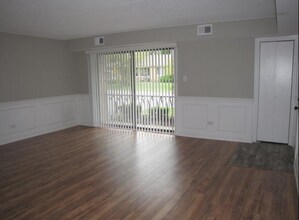 10702 S Depot St, Unit 106C in Worth, IL - Building Photo - Building Photo