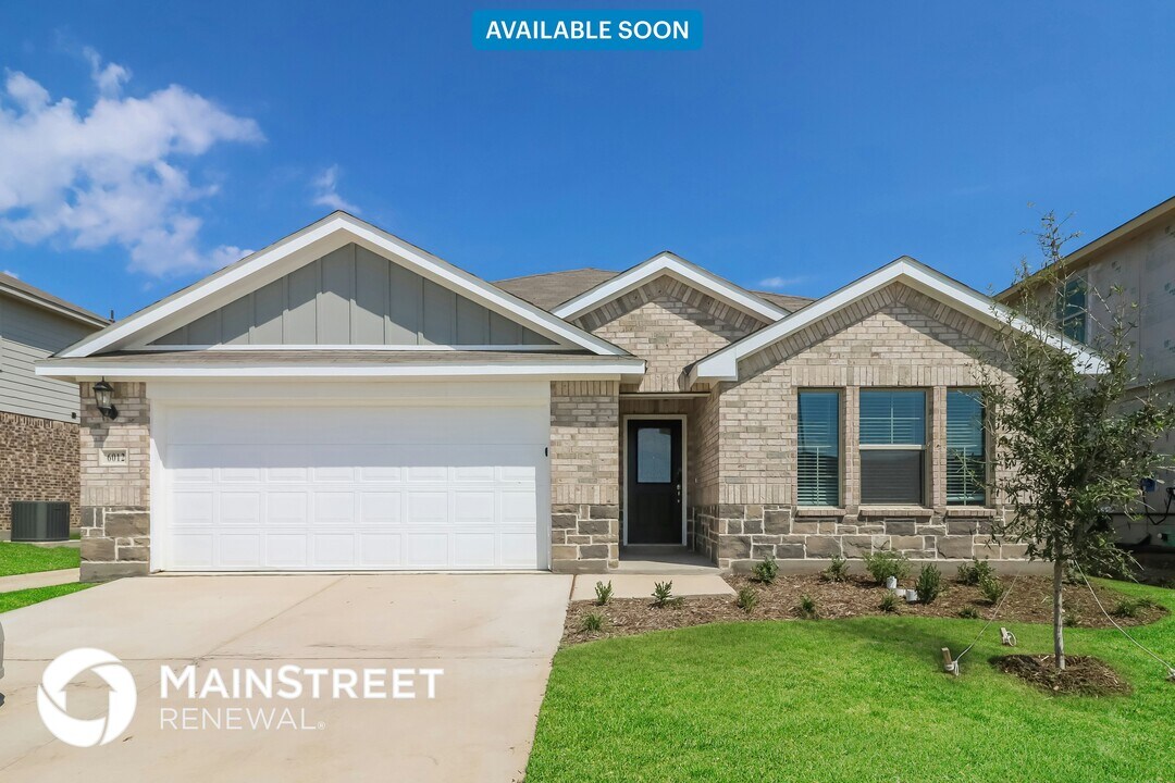 6012 Fire Water Dr in Fort Worth, TX - Foto de edificio