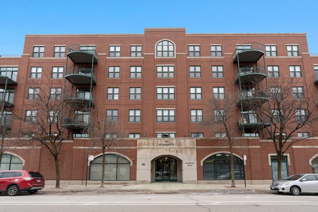 1301 W Washington Blvd in Chicago, IL - Building Photo