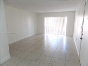 7225 Miami Lakes Dr in Miami Lakes, FL - Building Photo - Building Photo