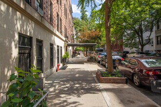 151 W 74th St in New York, NY - Building Photo - Building Photo