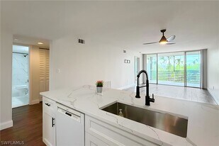 15171 Cedarwood Ln in Naples, FL - Building Photo